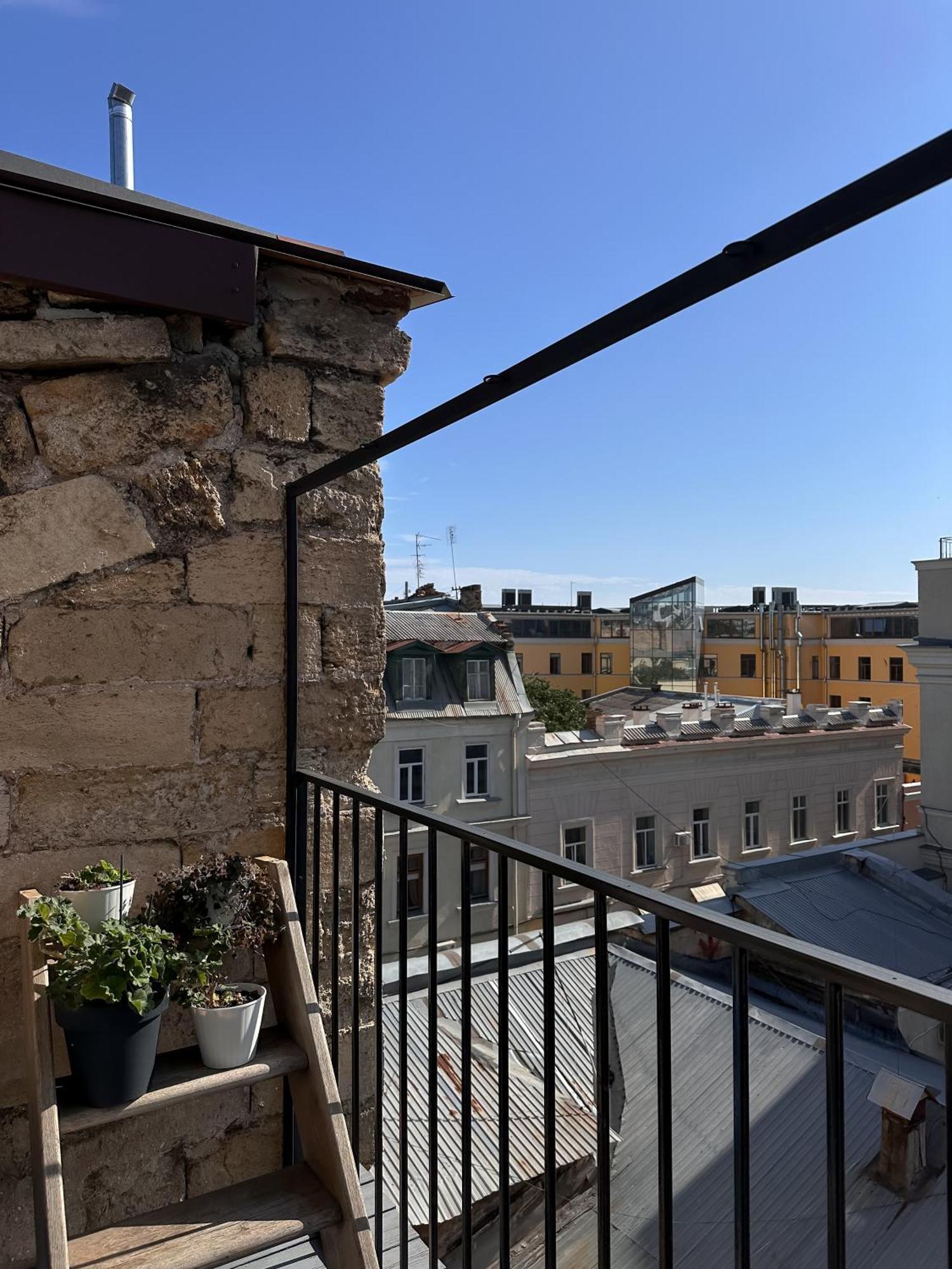 White Door Apartments Heart Of Odessa 4 Εξωτερικό φωτογραφία